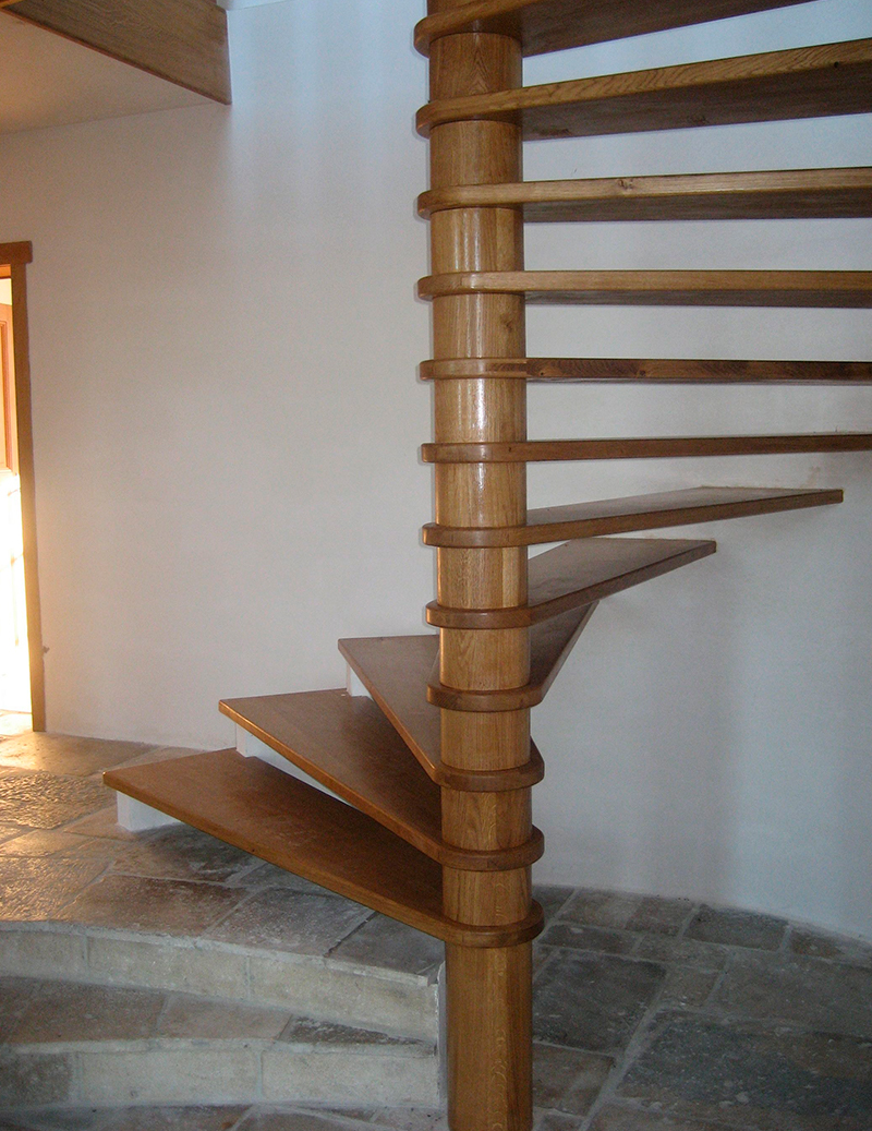 Photo d'un escalier en bois
